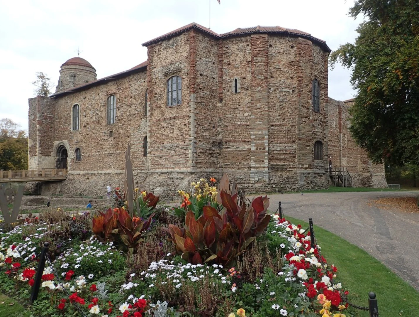 An image depicting the trail Colchester Castle to Hilly Fields Local Nature Reserve Walk and its surrounding area.