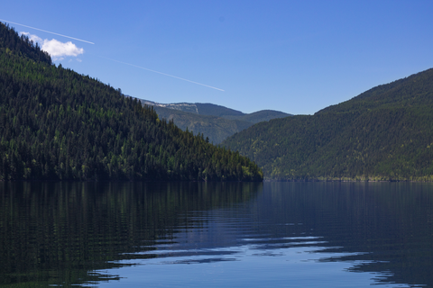An image depicting the trail Lakeshore Campground Trail and its surrounding area.
