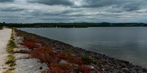 An image depicting the trail Carsington - Brassington and the Cromford and High Peak Railway and its surrounding area.