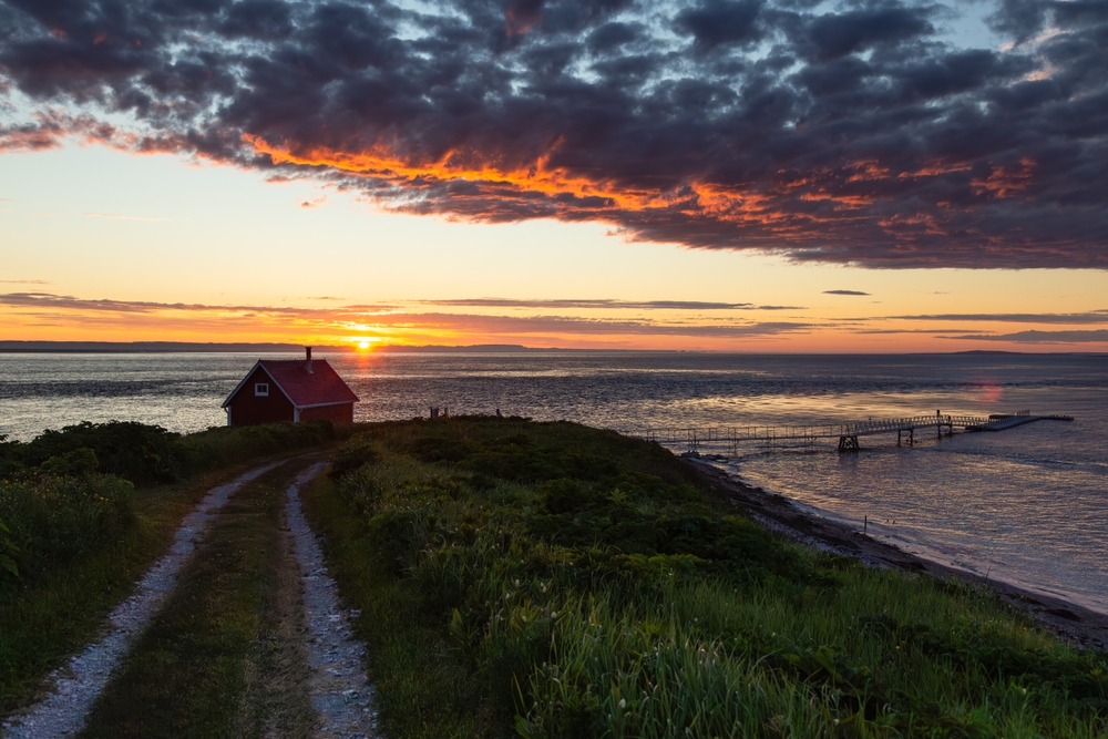 An image depicting the trail Gulf Islands National Park Reserve of Canada and its surrounding area.