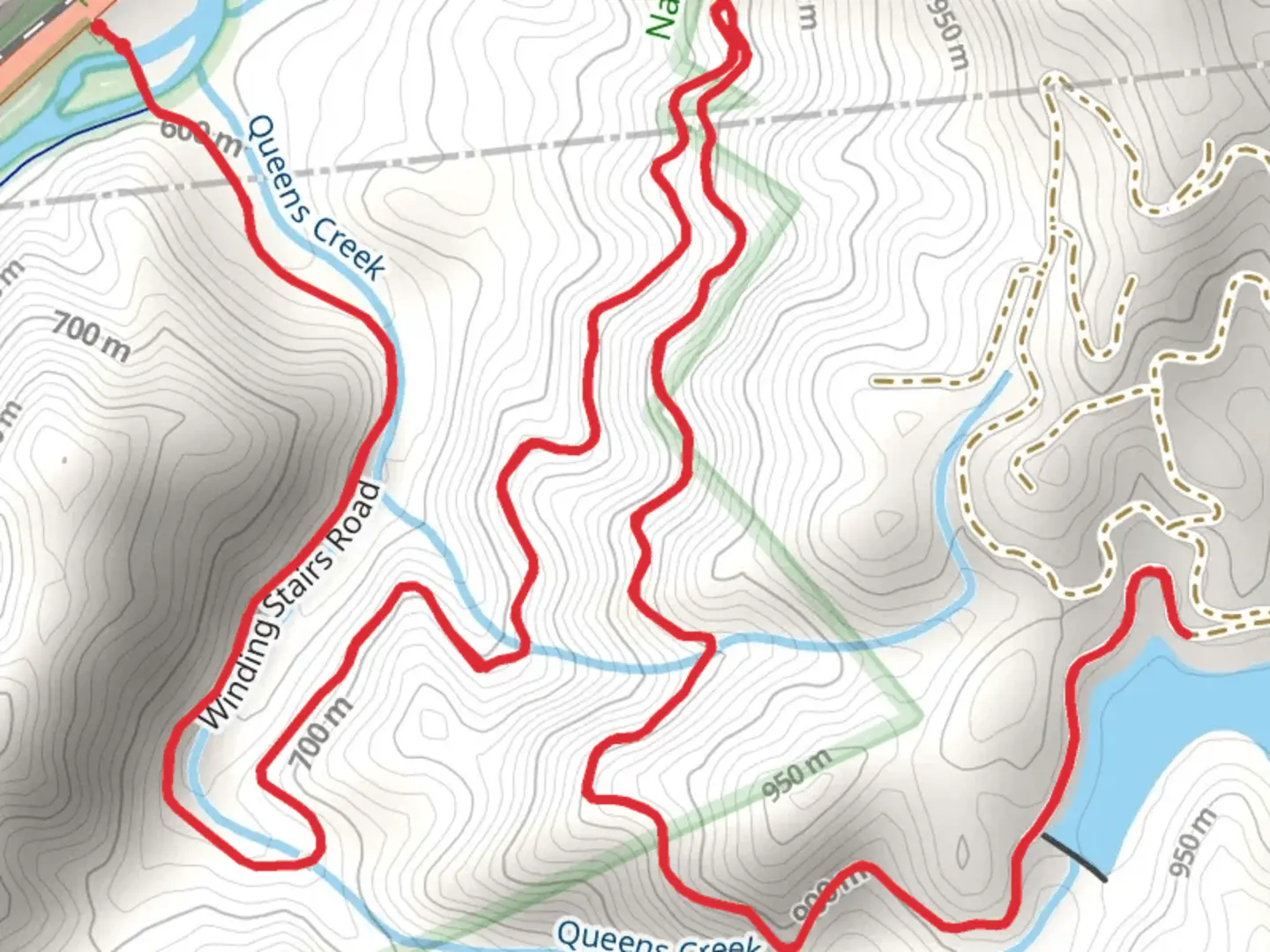 An image depicting the trail Queens Creek Lake via Winding Stairs Road and its surrounding area.