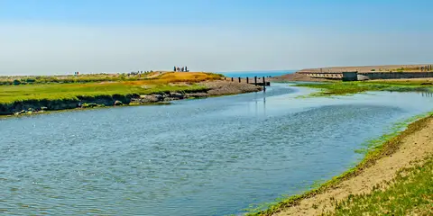 An image depicting the trail Downs Link and its surrounding area.