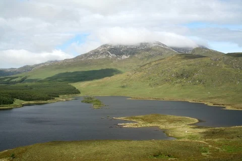 An image depicting the trail A'Chailleach and An Bhinn Bhán Loop and its surrounding area.