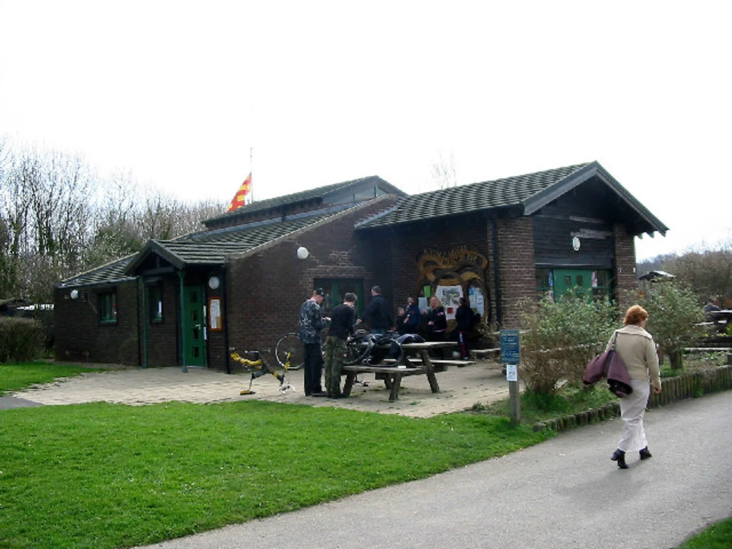 An image depicting the trail Valley Wood and Quarry Wood and its surrounding area.