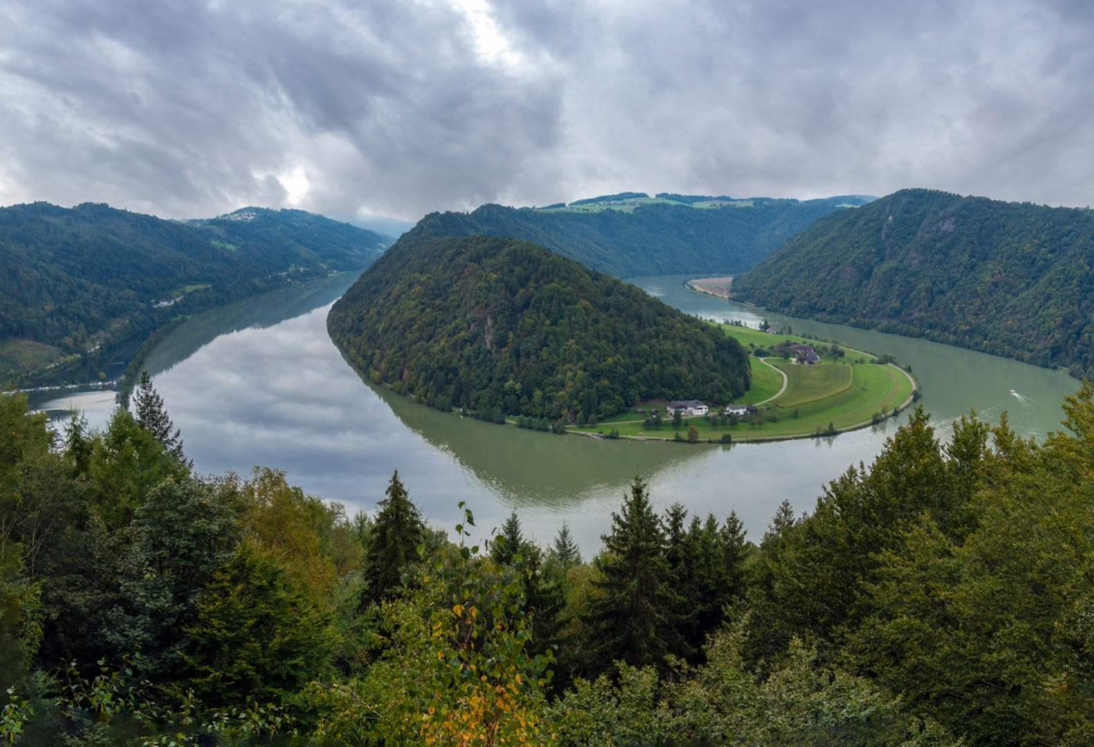 An image depicting the trail Niederkappel Donauschlingen Trail and its surrounding area.