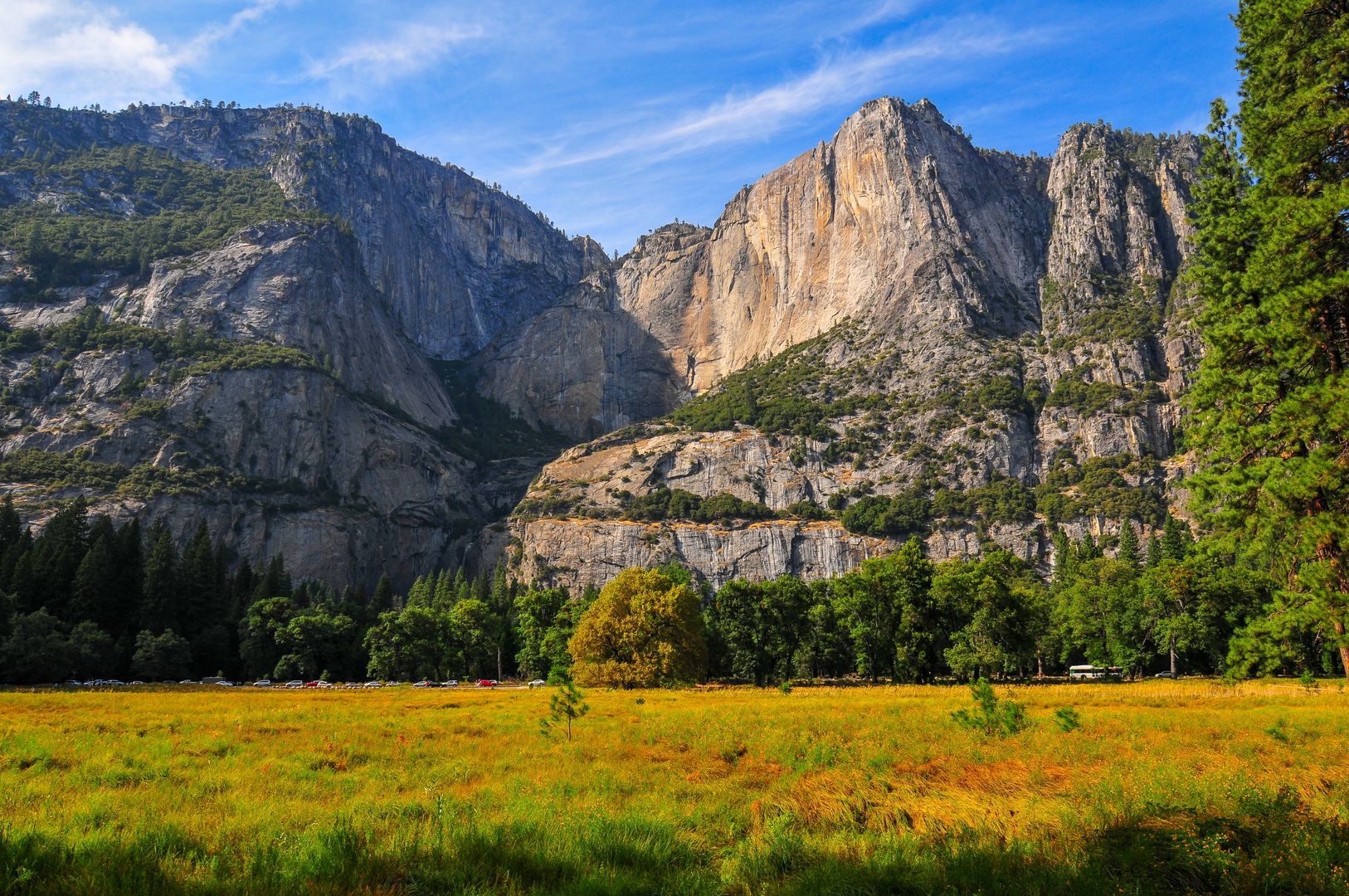 An image depicting the trail Cook's Meadow and Lower Yosemite Fall Loop Trail and its surrounding area.