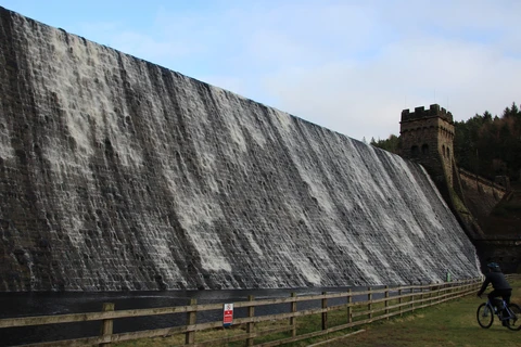 Derwent Dam, Howden Dam and Alport Castles Loop