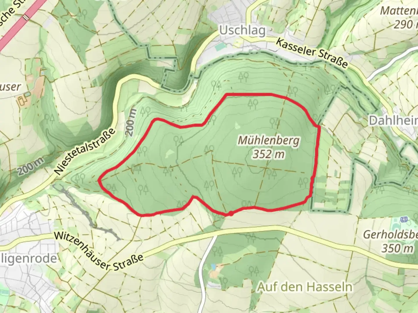 An image depicting the trail Herkulesweg and Niester Riesen and its surrounding area.