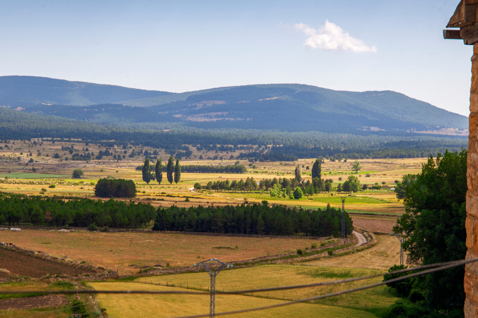 An image depicting the trail Saint Peter Fountain PR TE 75 and its surrounding area.
