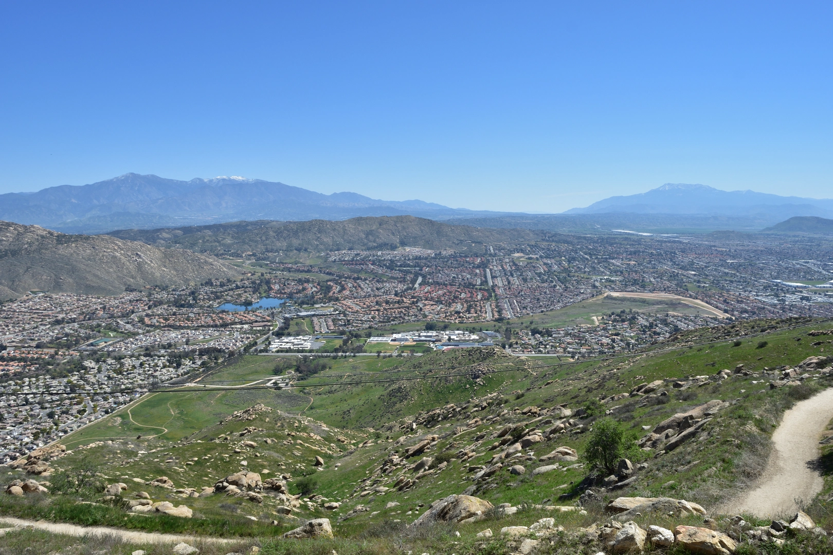 An image depicting the trail Box Springs Mountain Reserve and its surrounding area.