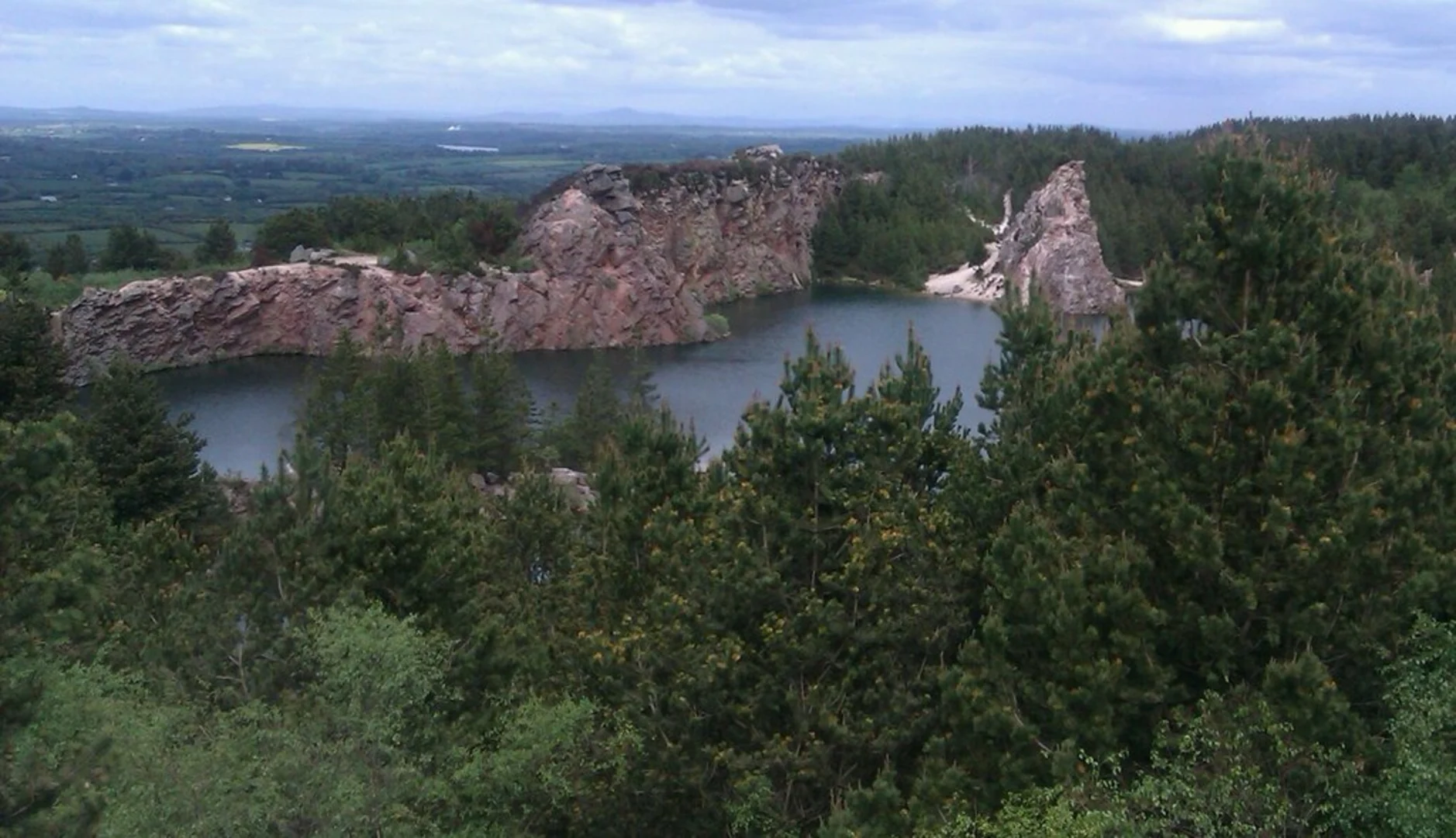 An image depicting the trail Carrigfoyle Windgap Trail and its surrounding area.