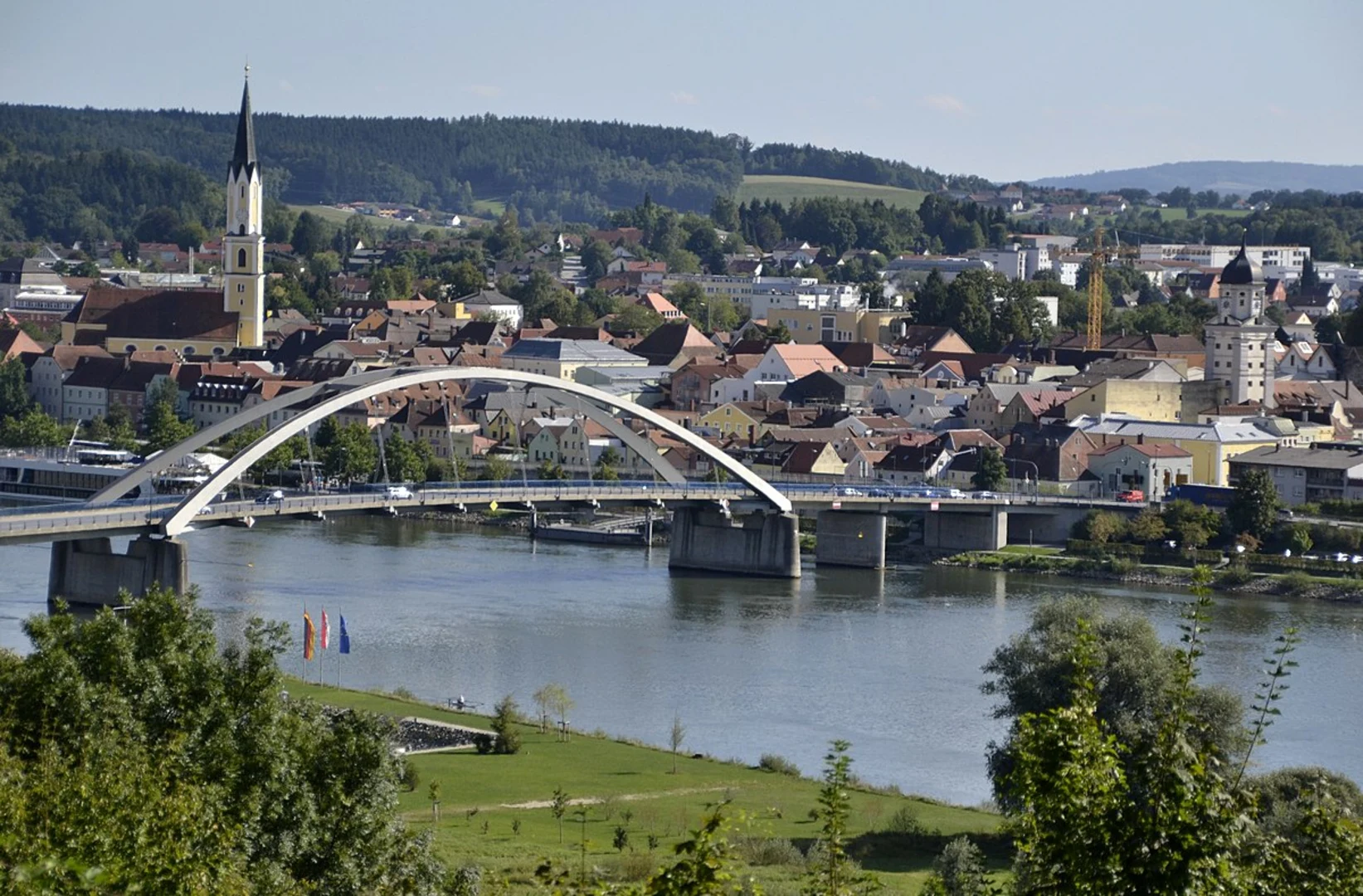 An image depicting the trail Agger and Naafbachtal Loop via Overather Pilgerweg and Aggertal und Naafbachtal and its surrounding area.