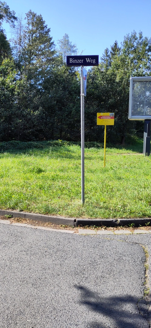 An image depicting the trail Binzerweg and Moosweg Loop and its surrounding area.