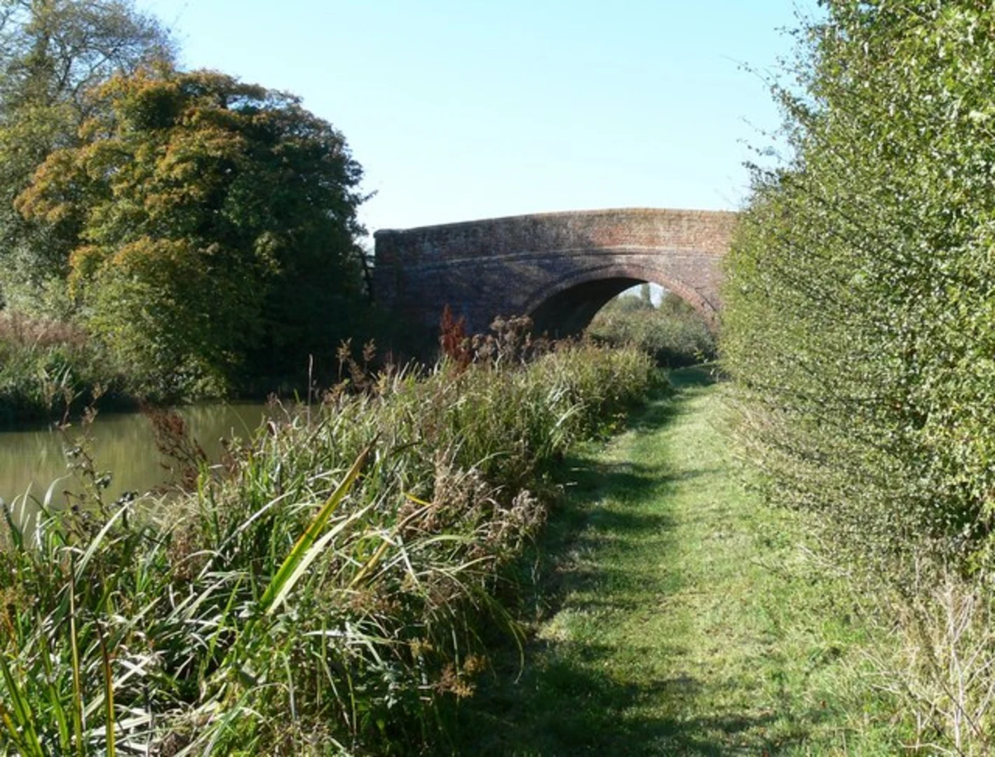 An image depicting the trail Braunston Country Park Loop and its surrounding area.