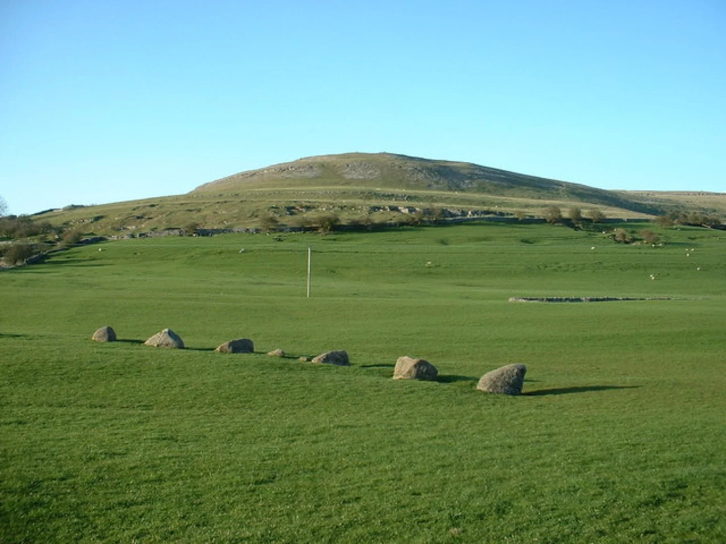 An image depicting the trail South Top and Long Top Walk and its surrounding area.
