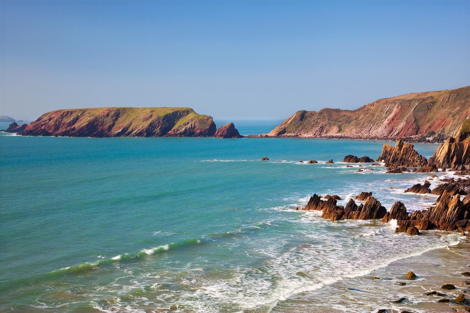 An image depicting the trail Marloes Peninsular Circular and its surrounding area.