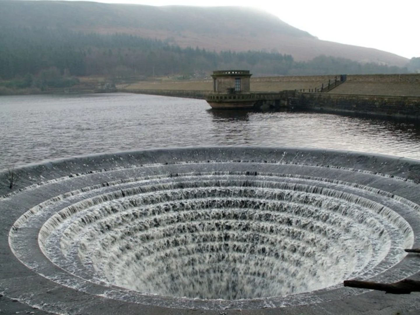 An image depicting the trail Ladybower Dam, Win Hill and Wooler Knoll Loop and its surrounding area.