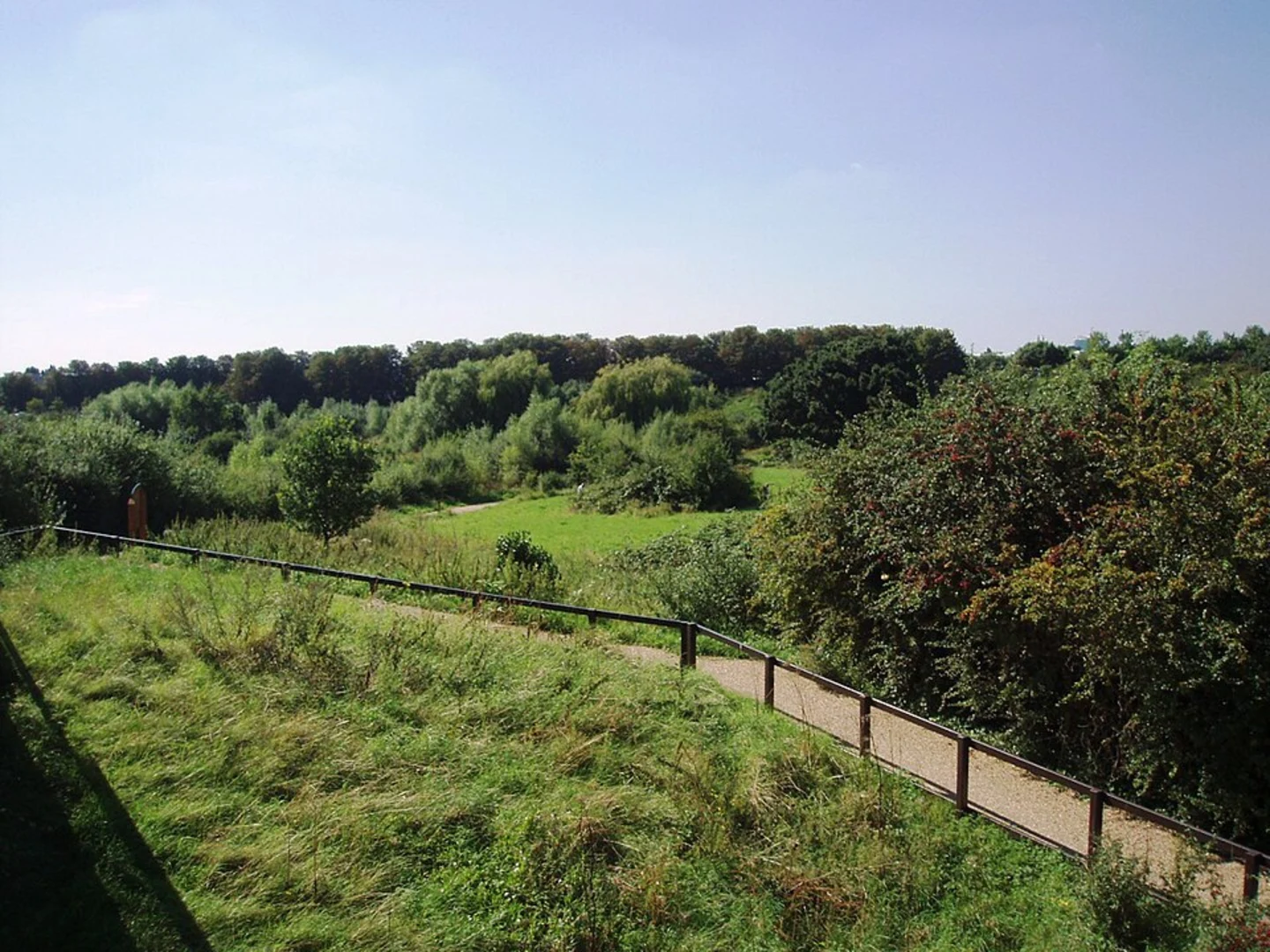 An image depicting the trail Greenford to Kingsbury Walk and its surrounding area.