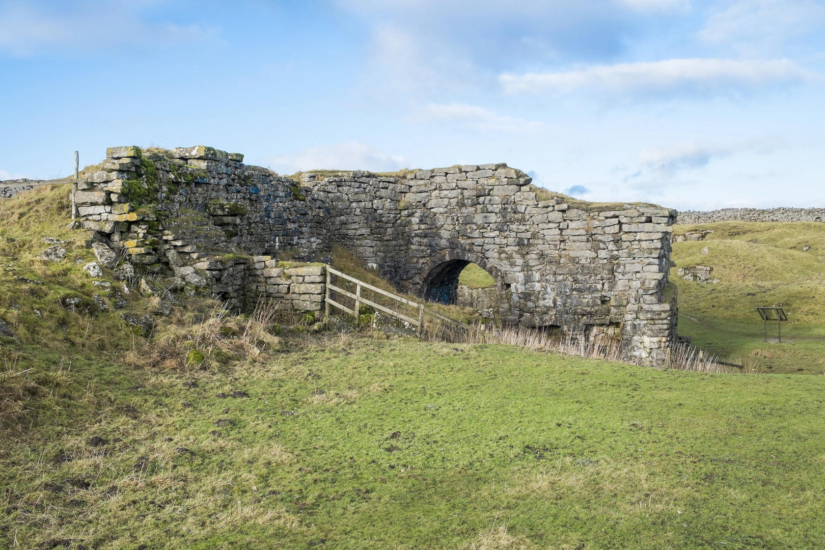 An image depicting the trail High Crag - Yorke Folly - Bewerley - Pateley Bridge and Brimham Rocks and its surrounding area.