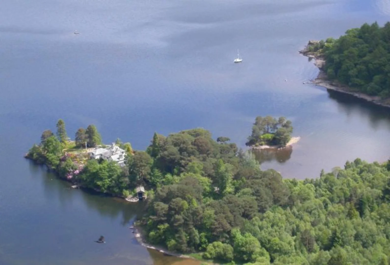 An image depicting the trail Derwent Water Shore Walk and its surrounding area.