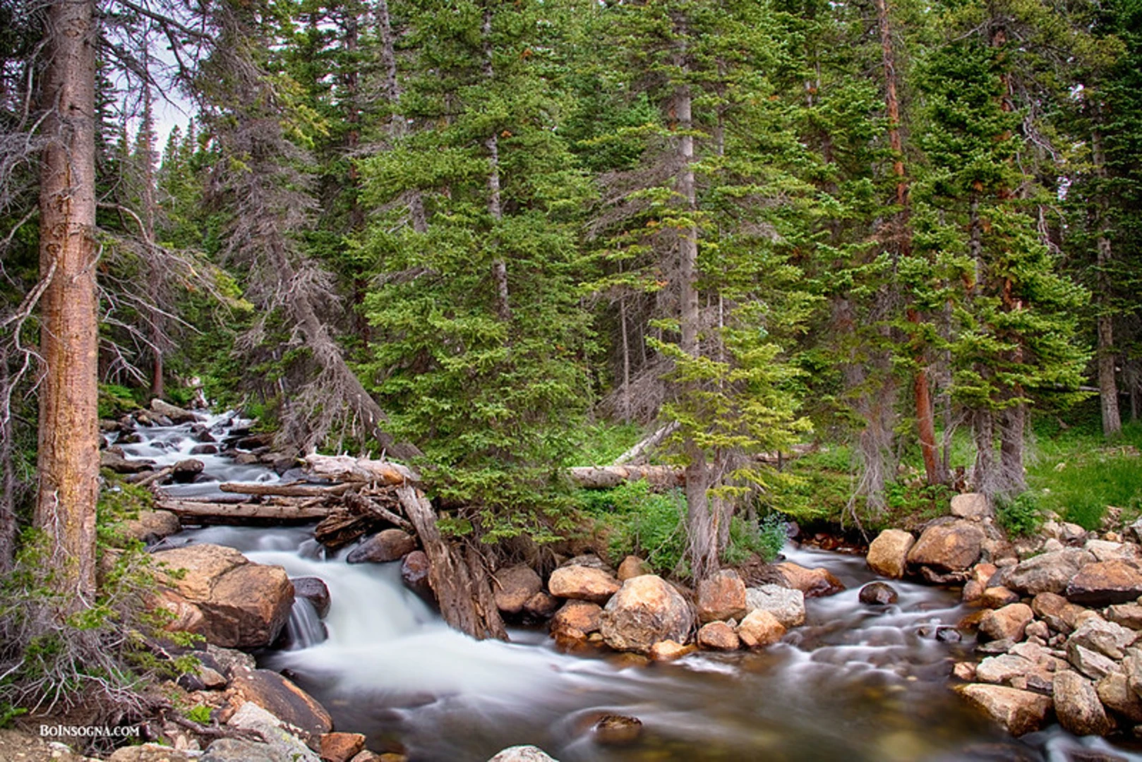 An image depicting the trail Long Lake Loop via Pawnee Pass Trail and its surrounding area.