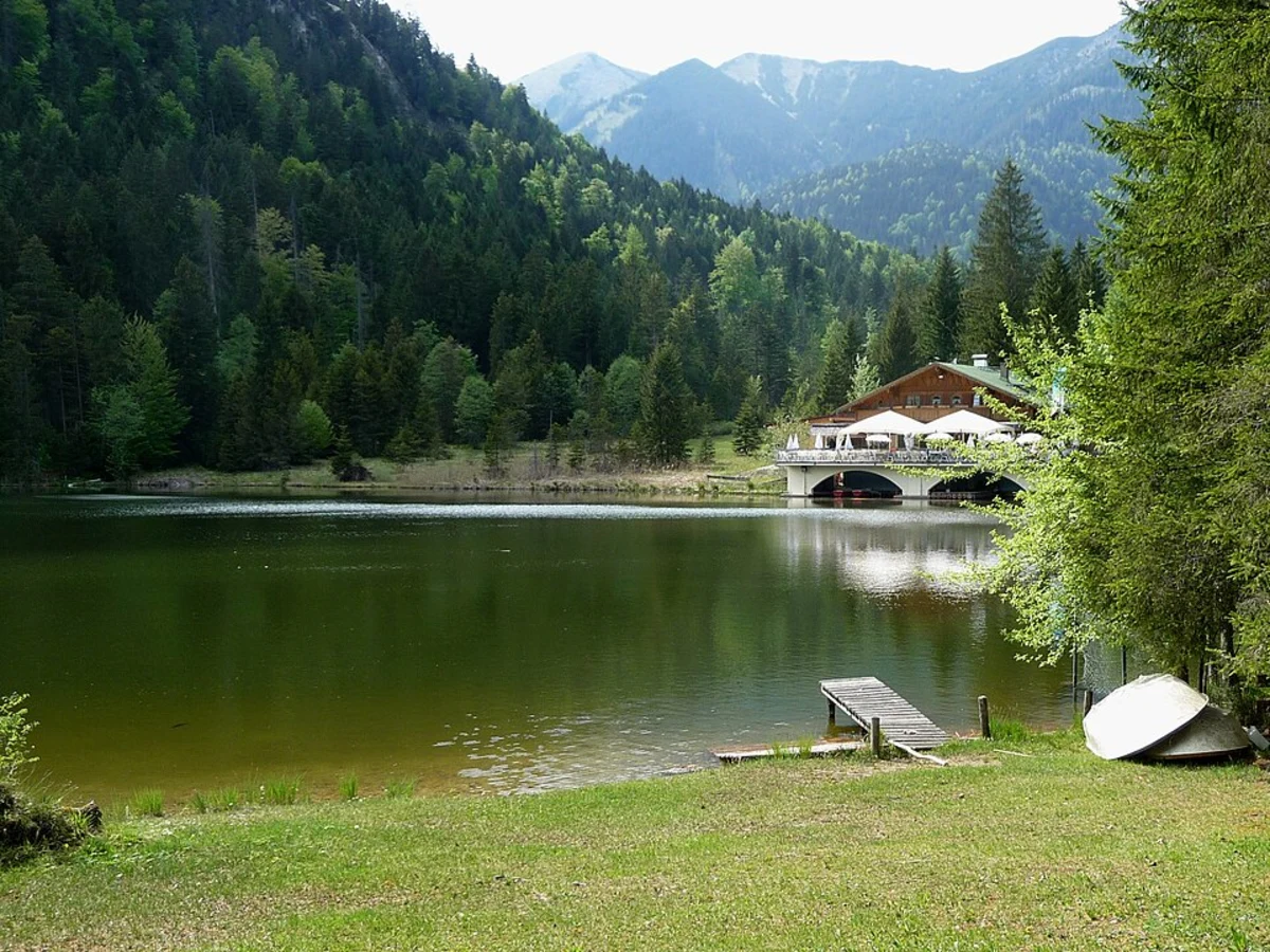 Almhütte to Pflegersee Walk