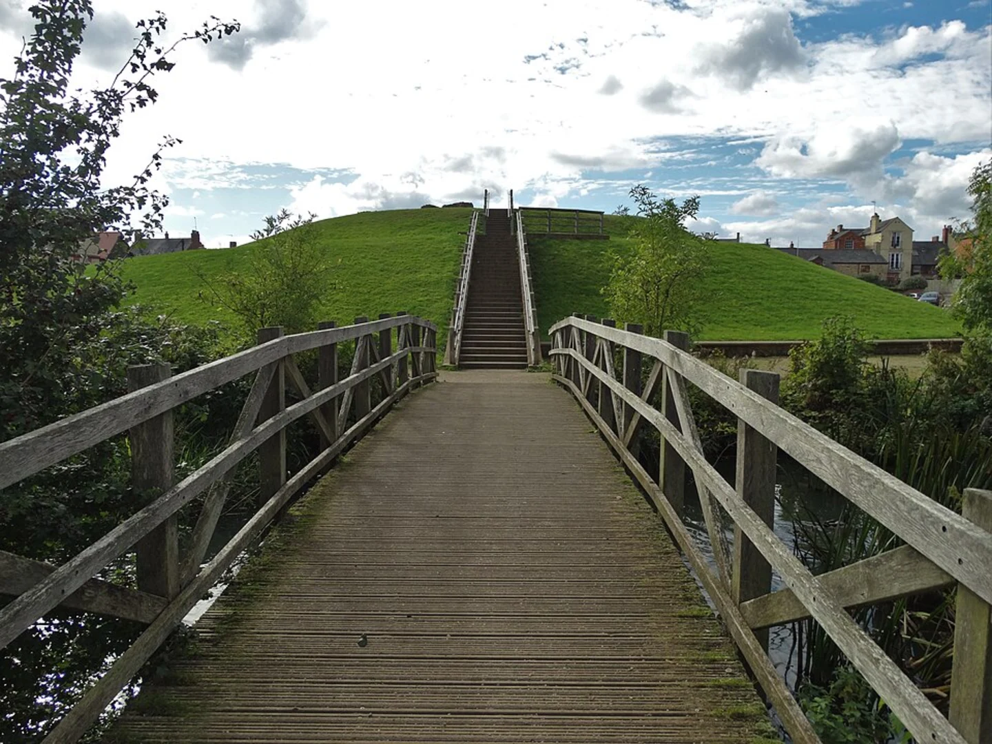An image depicting the trail Bury Mount and Belle Baulk Park Loop and its surrounding area.