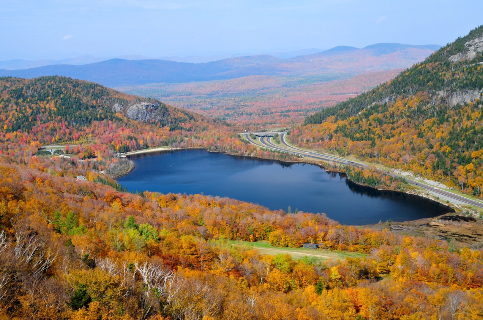An image depicting the trail Whitehorse Ledge Loop Trail and its surrounding area.