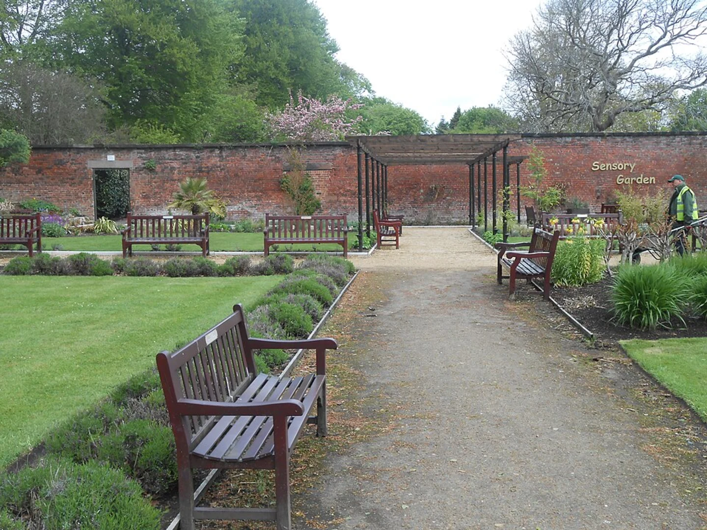 An image depicting the trail Calderstones Park via Allerton Country Walk and its surrounding area.