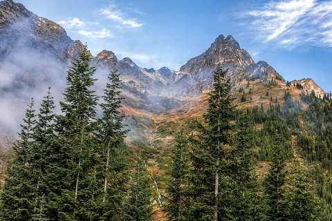 An image depicting the trail Rainbow Lake and South Fork Trail via Bridge Creek Trail and its surrounding area.