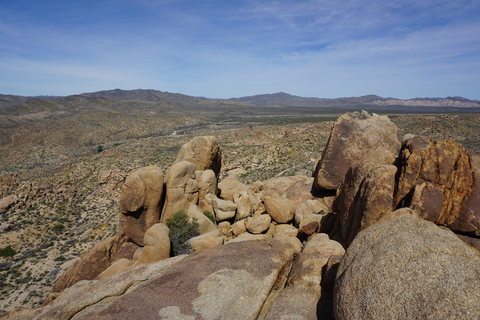 An image depicting the trail Mastodon Peak Trail and its surrounding area.