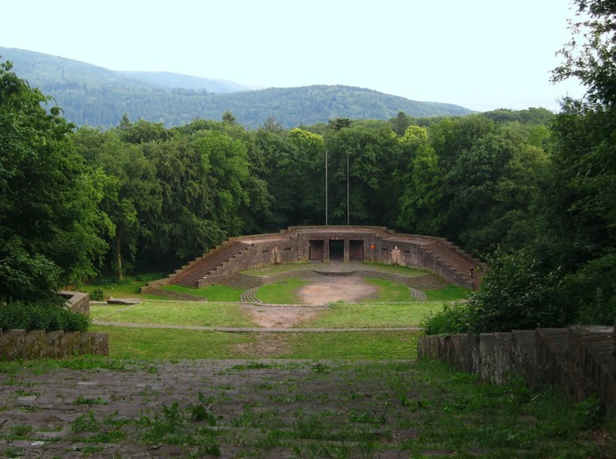 Bismarcksäule and Thingstätte via Bismarcksäulenweg