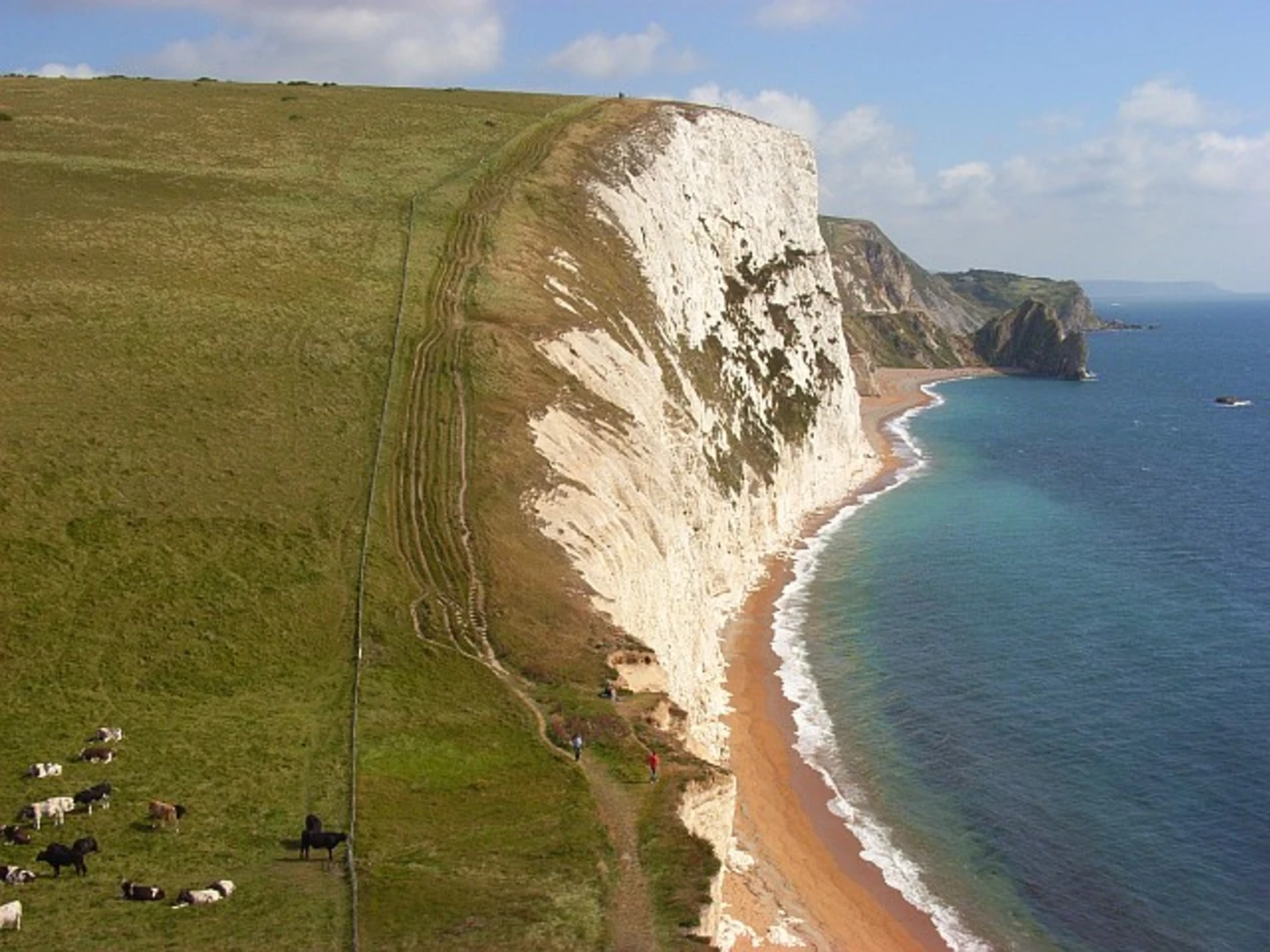 An image depicting the trail Hambury Tout and Man O'War Beach Loop and its surrounding area.
