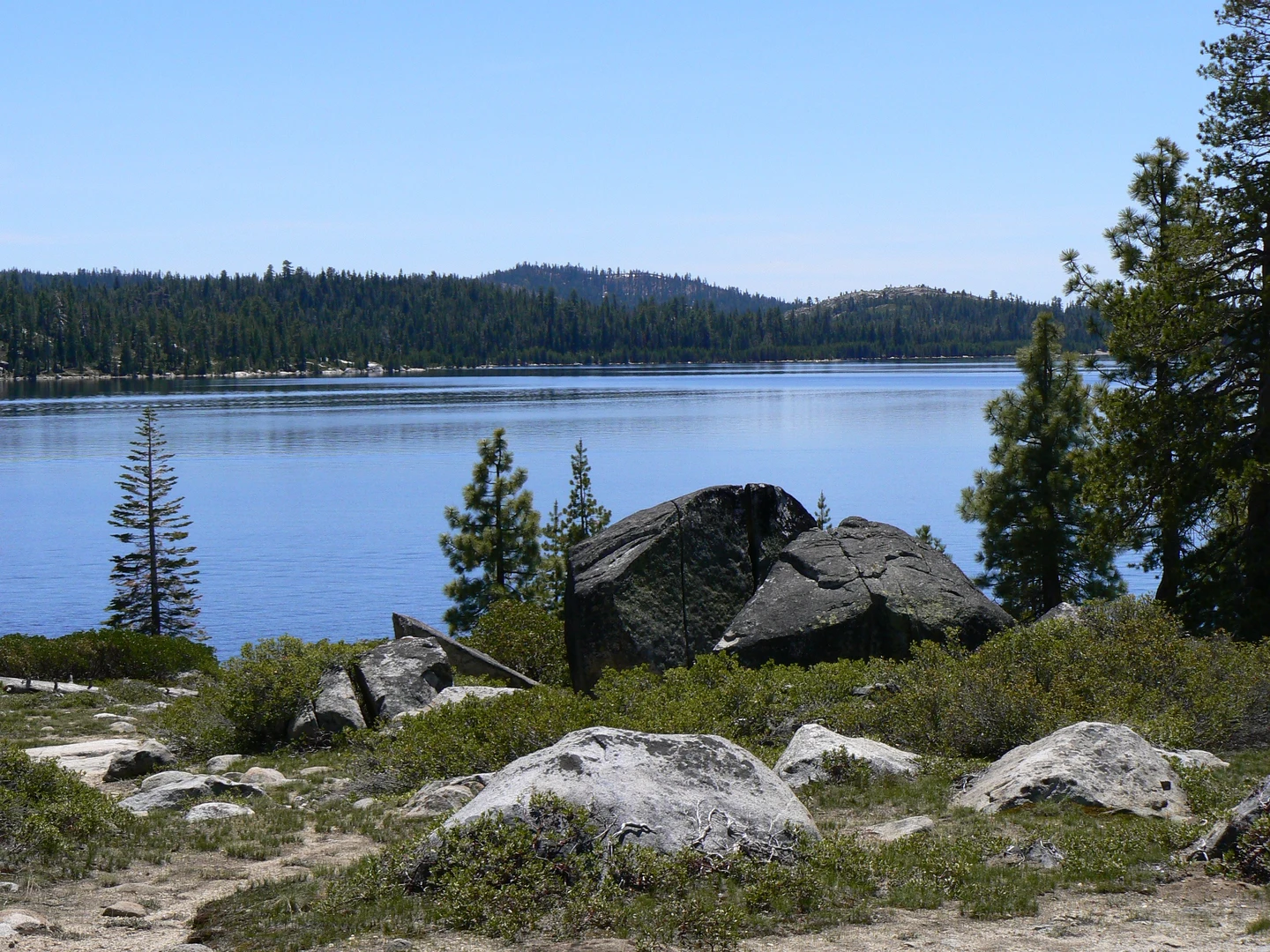 An image depicting the trail Brown Mountain via Rubicon Trail and its surrounding area.