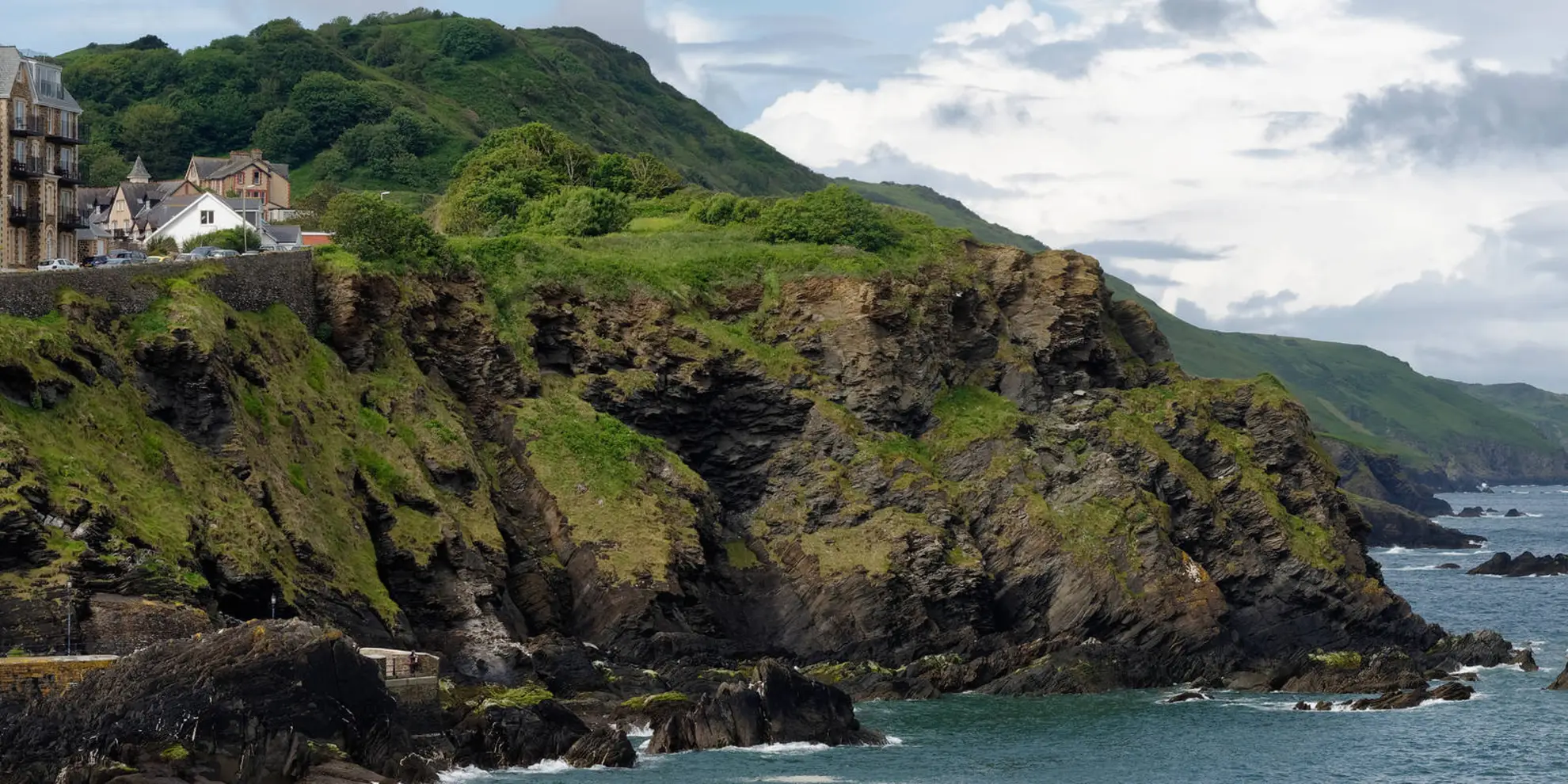 An image depicting the trail Ilfracombe Torrs Walk and its surrounding area.
