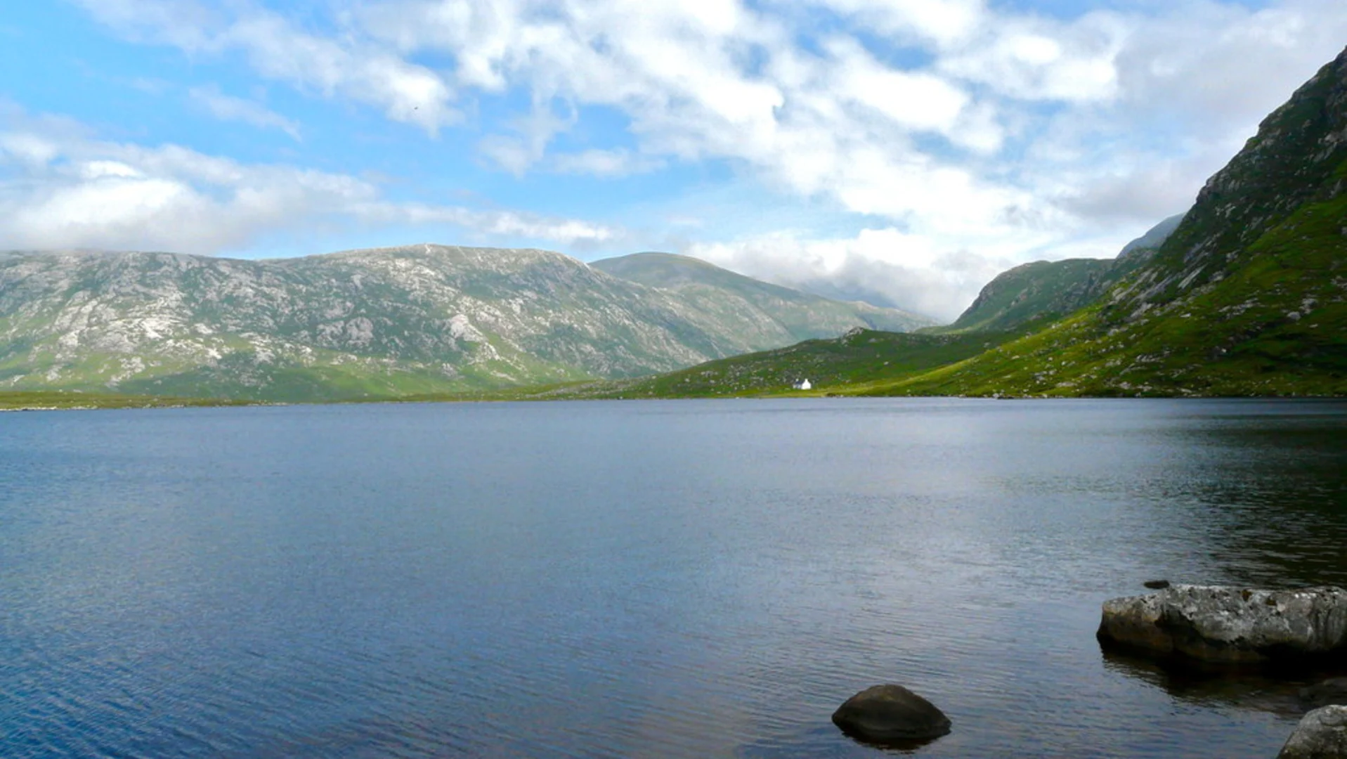 An image depicting the trail Loch na Cleabhaig Loop - Harris and its surrounding area.