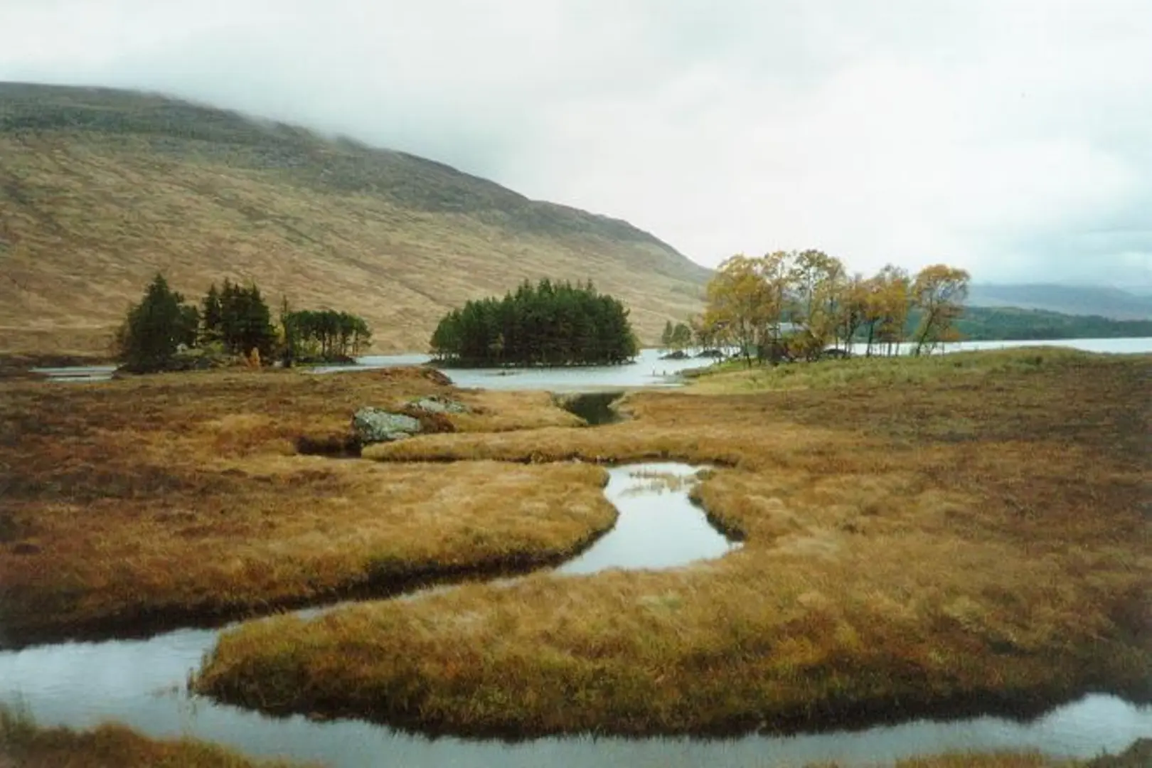 An image depicting the trail Ben Alder and Geal-charn Loop via Loch Ossian and its surrounding area.