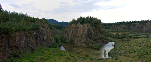 An image depicting the trail Weinwanderweg Rhein-Nahe and its surrounding area.