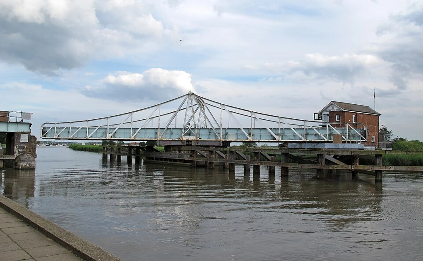 An image depicting the trail Reedham Ferry Touring Park and River Yare Loop and its surrounding area.
