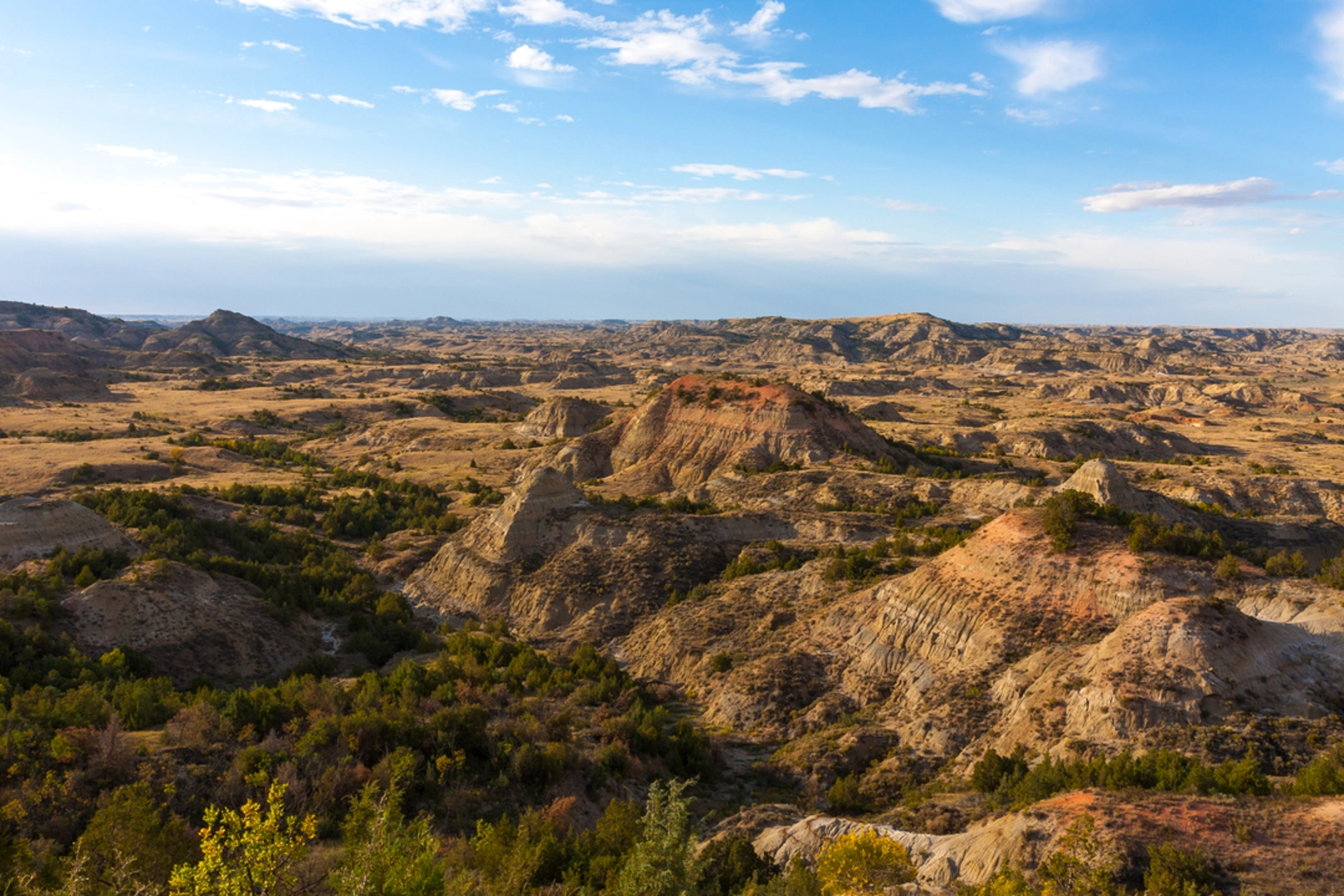 An image depicting the trail Badlands Spur Trail and its surrounding area.