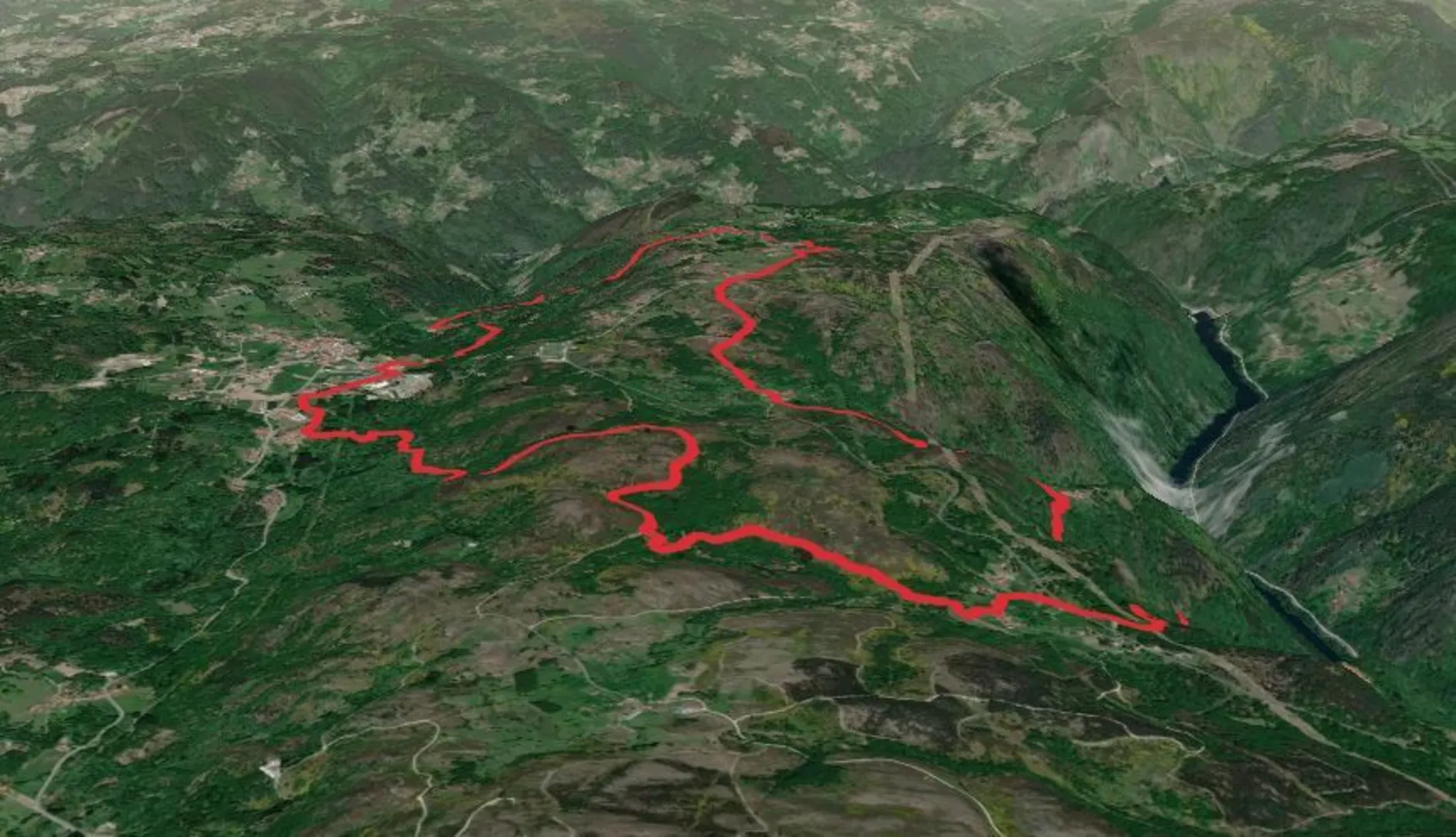 An image depicting the trail PR G 178 Route of Maquino Largaño and its surrounding area.