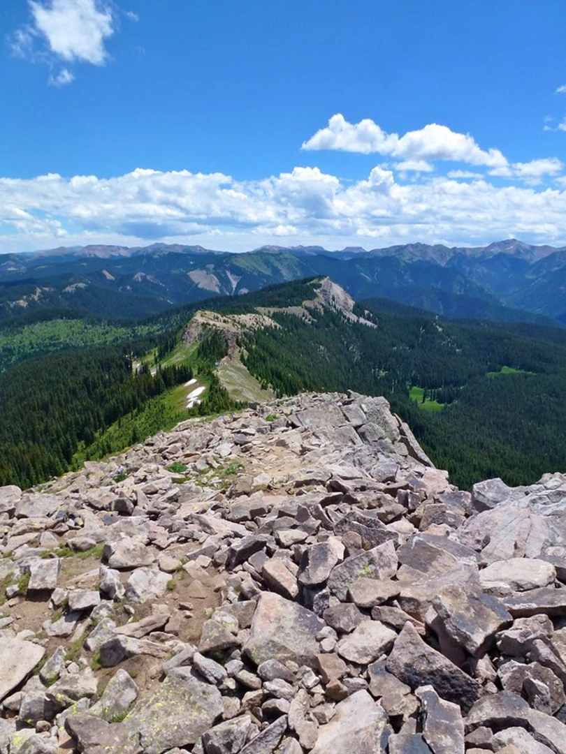An image depicting the trail Treasure Mountain Trail and its surrounding area.