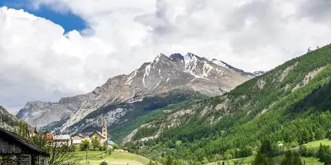 An image depicting the trail Ubaye Valley and its surrounding area.