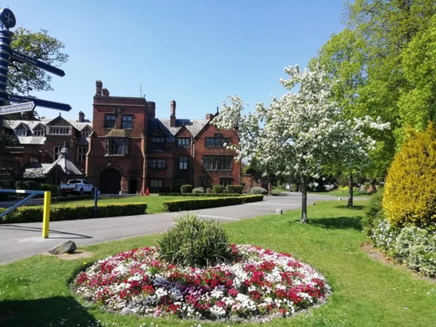 An image depicting the trail Croxteth Country Park Loop and its surrounding area.