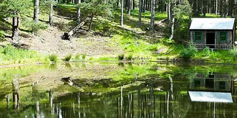 An image depicting the trail Newtonmore Path - Milk Cow Trail and its surrounding area.