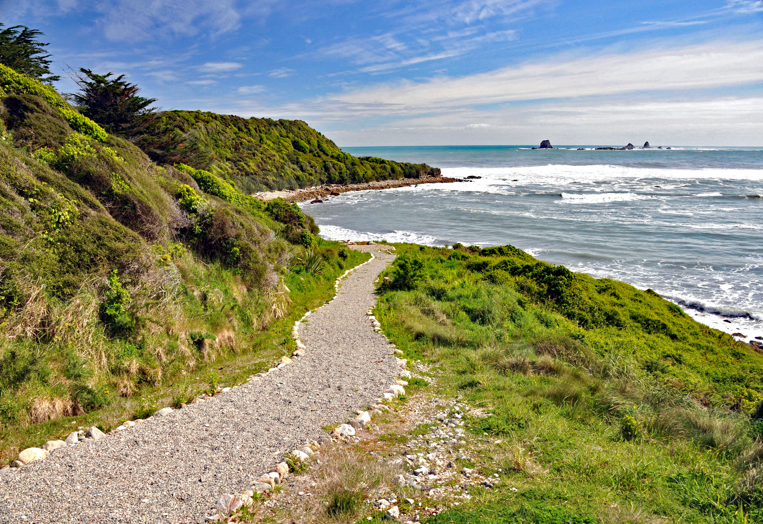 An image depicting the trail Cape Foulwind Walkway and its surrounding area.