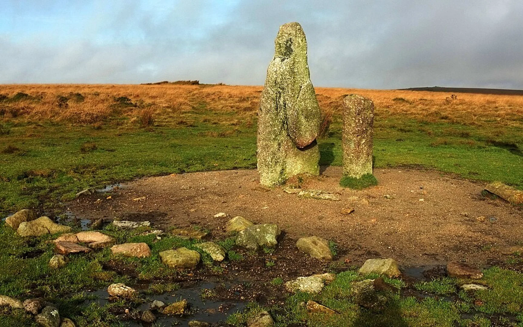 An image depicting the trail Ivybridge to Holne Walk and its surrounding area.