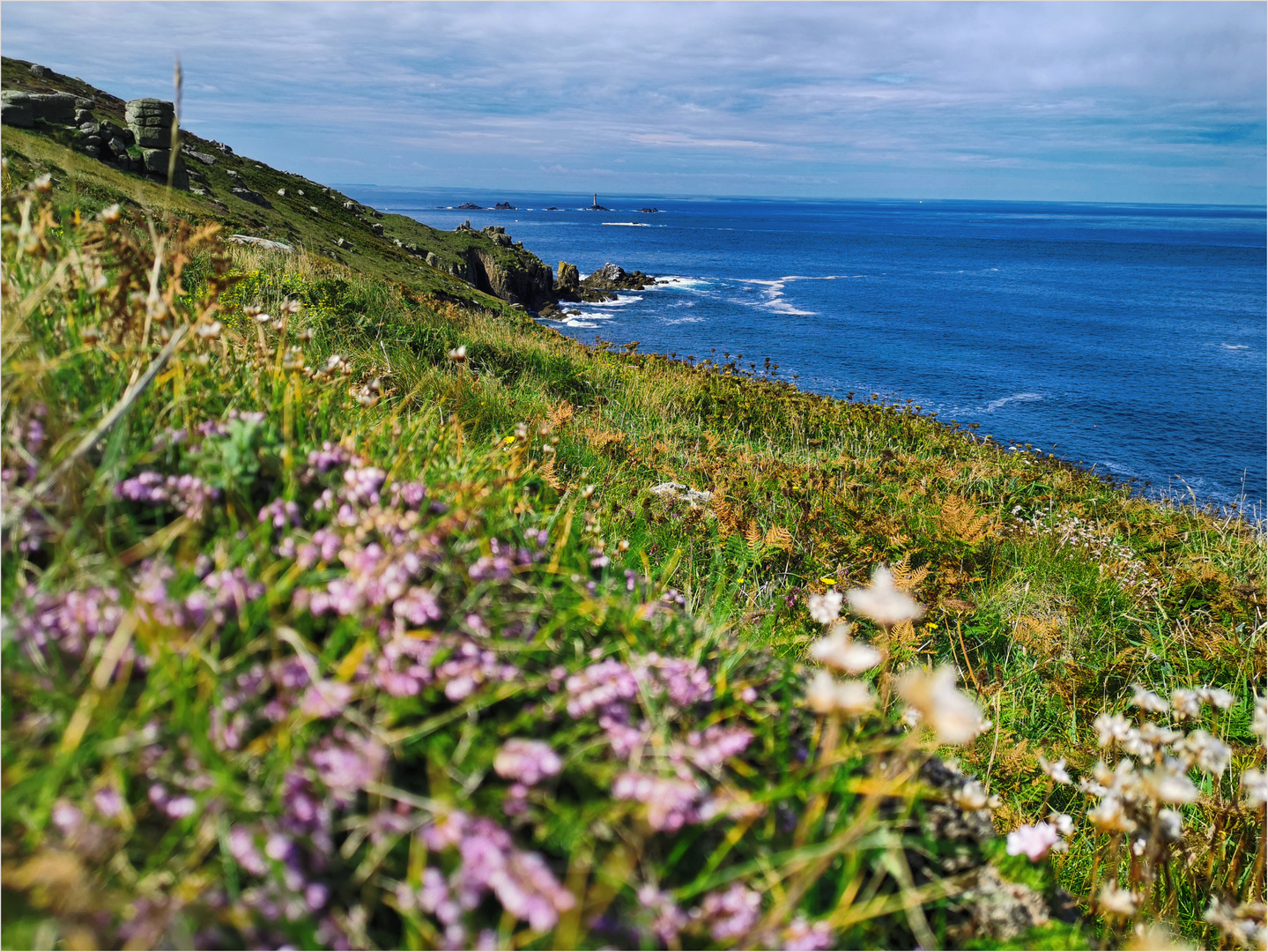 An image depicting the trail Land's End Trail and its surrounding area.