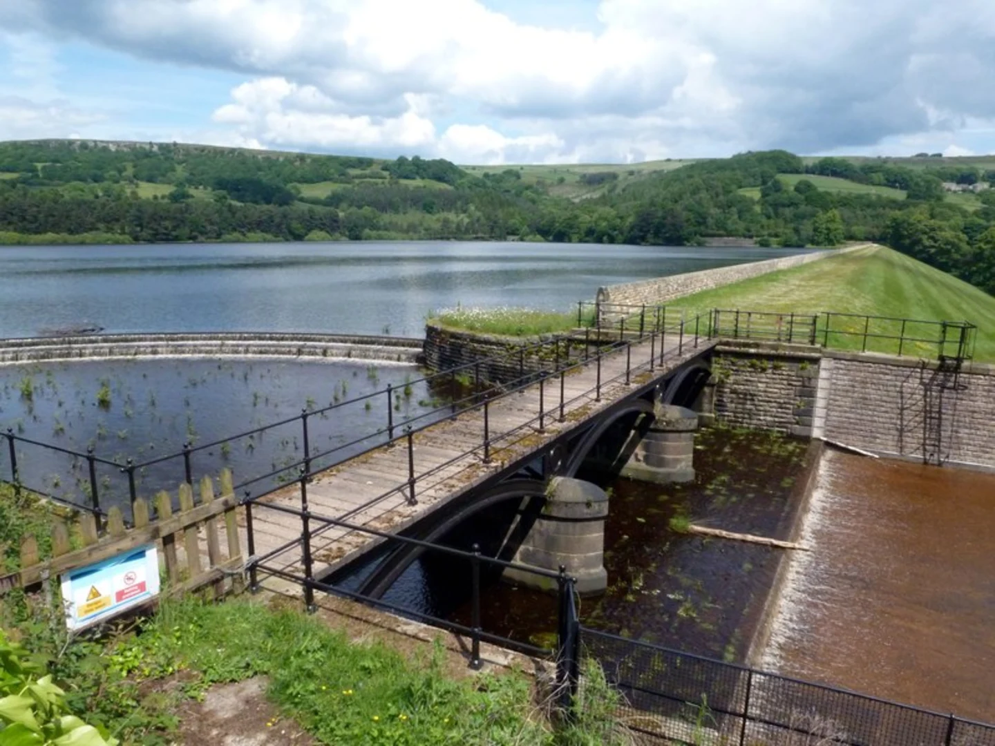 An image depicting the trail Low Bradfield and High Bradfield and its surrounding area.