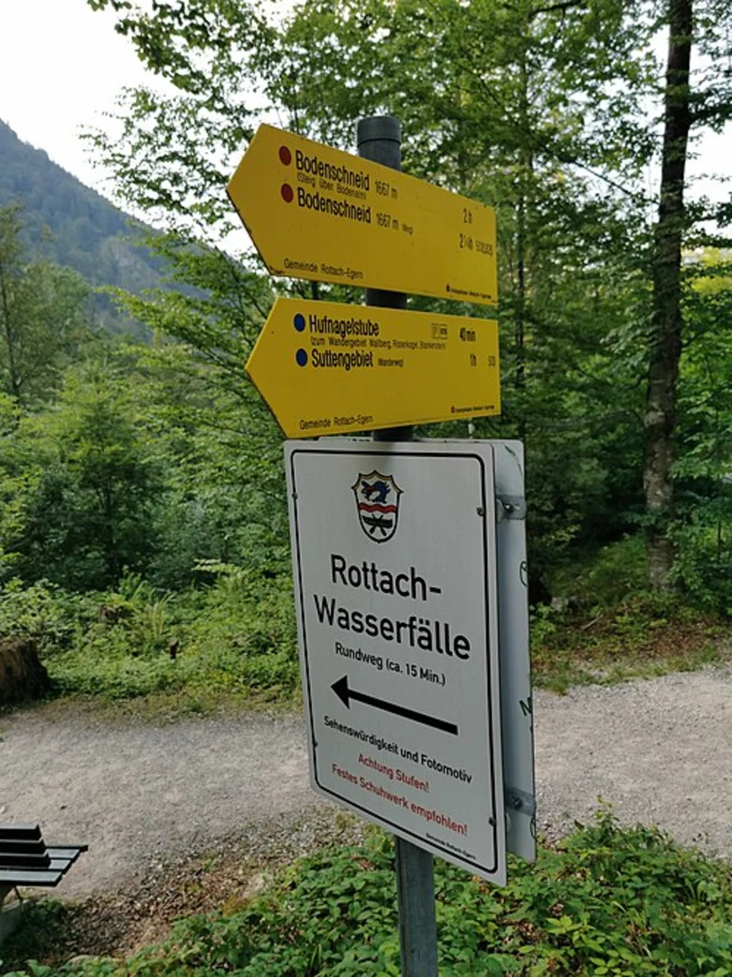 An image depicting the trail Risserkogel Via Alpina Purple and AV Weg and its surrounding area.